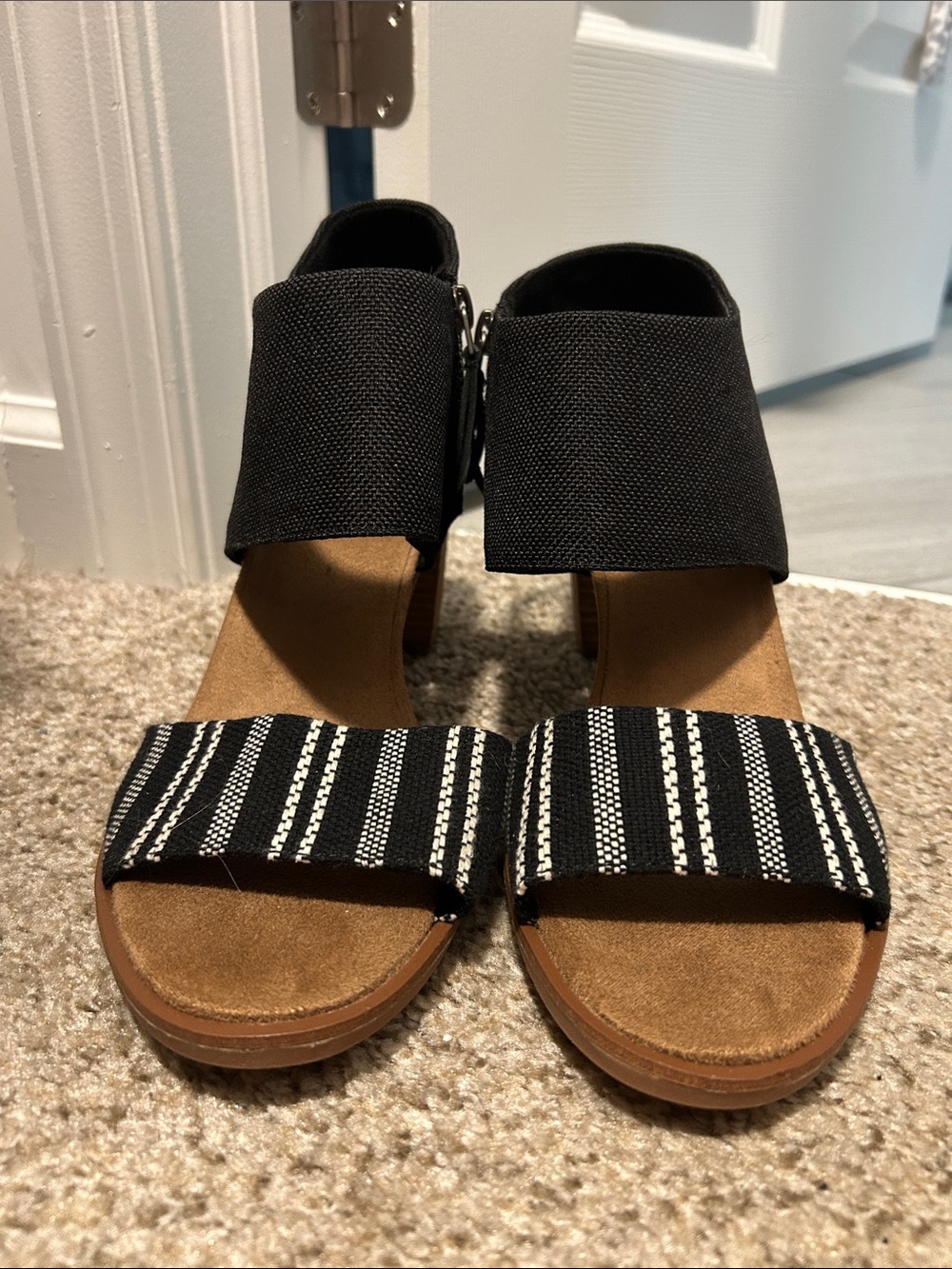 Toms Black Striped Front Band Ankle Strap Sandals